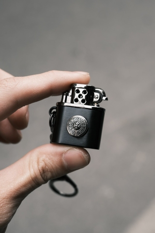 Bật Lửa Mini Chrome Đen Đậm- kèm Móc Treo