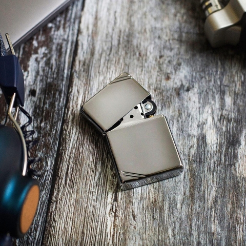 Bật Lửa ZIPPO - Vintage - Slashes High Polish Chrome (Chặt Góc Bạc)