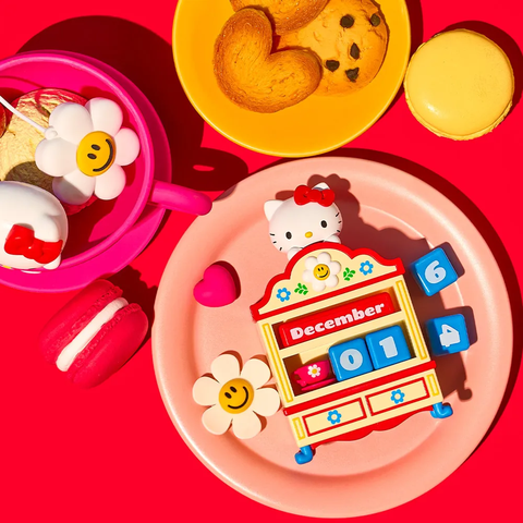 Lịch vạn niên kèm mô hình Hello Kitty & Wiggle Wiggle