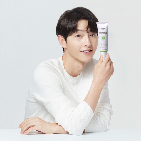 Kem Chống Nắng Dưỡng Ẩm, Chống Ánh Sáng Xanh Dành Cho Da Nhạy Cảm Dr.G Green Mild Up Sun Essence SPF50+ PA++++ 50ml