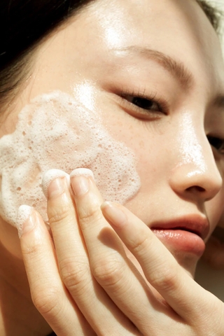 Sữa Rửa Mặt Dear Klairs Dưỡng Ẩm, Dịu Nhẹ, Sạch Sâu 140ml