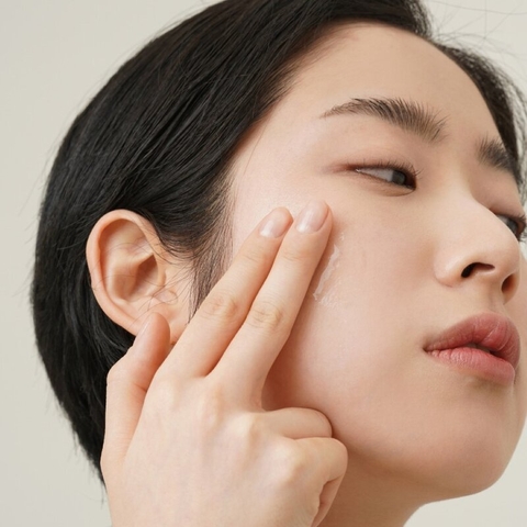 Tinh Chất Dear Klairs Dưỡng Ẩm Và Làm Mịn Da Rich Moist Soothing 80ml