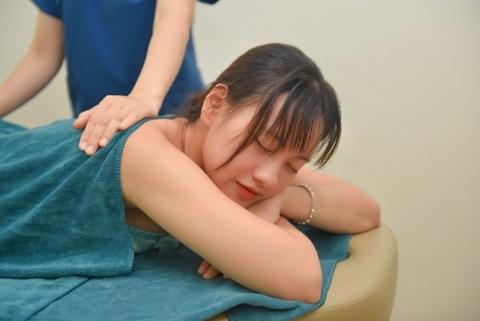 Massage trị liệu cổ - vai - gáy - thắt lưng eo