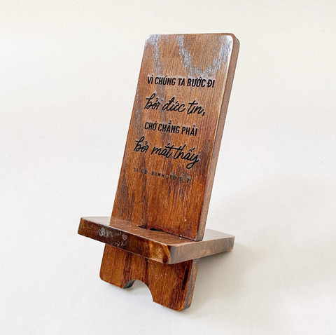 [Faithworks] Giá đỡ điện thoại câu gốc Philippians 4:6 - 16x7Cm