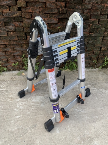 Thang nhôm rút gọn đai đen có bánh xe NiNDA ND-38AIS chữ A 1m9, duỗi 3m8