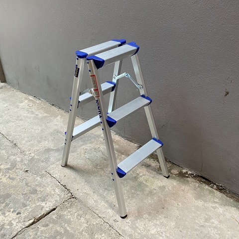 Thang ghế gấp chữ A NiNDA ND-R03 loại 3 bậc, chất liệu nhôm cao cấp