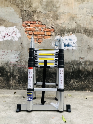 Thang nhôm rút gọn chữ A NiNDA ND-56AI đai đen. chữ A 2m8, duỗi 5m6