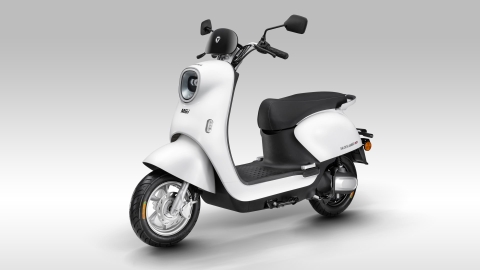 Xe máy điện Yadea M6I