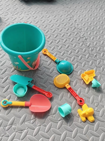 Bộ đồ chơi xúc cát dụng cụ đi biển nghịch nước 18 chi tiết cỡ lớn cao cấp kèm xô đựng, xẻng, bình tưới nước cho bé