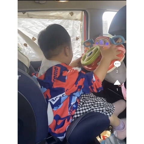 Đồ chơi vô lăng mô phỏng lái xe ô tô như thật với nhiều nút điều khiển kèm hiệu ứng đèn và âm thanh vui nhộn cho bé