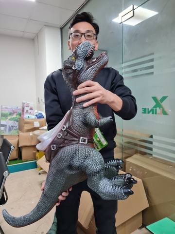 Đồ chơi mô hình khủng long trẻ em cỡ siêu lớn phát nhạc có đai yên để bé ngồi cưỡi