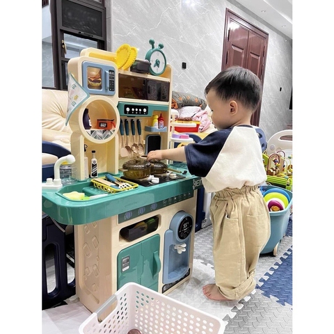 Đồ chơi nhà bếp cỡ lớn cao 100cm 89 chi tiết nấu ăn có máy hấp trứng, vòi nước kèm hiệu ứng đèn âm thanh cho bé