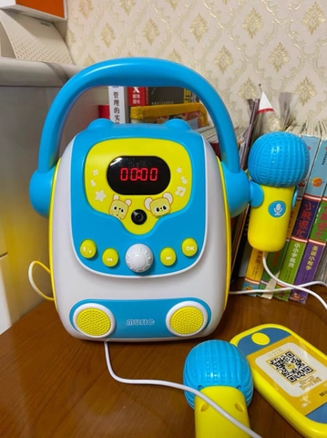 Đồ chơi máy hát karaoke di động cao cấp cho bé kèm mic ghi âm, loa phát nhạc có kết nối Bluetooth tích hợp đèn LED