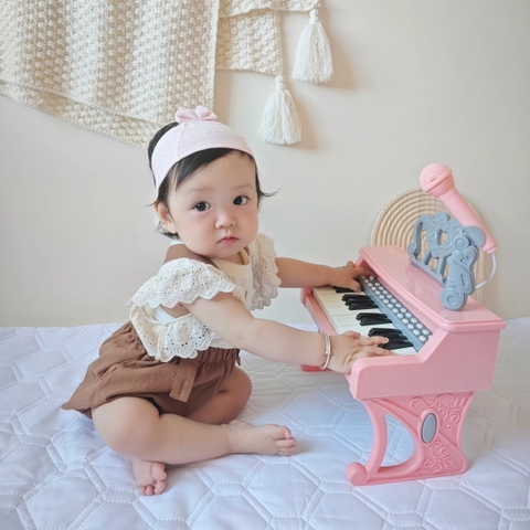 Đàn piano mini 25 phím điện tử cho bé tự học tại nhà, có mic hát thu âm, kết nối điện thoại kèm sẵn 22 bài hát vui vẻ