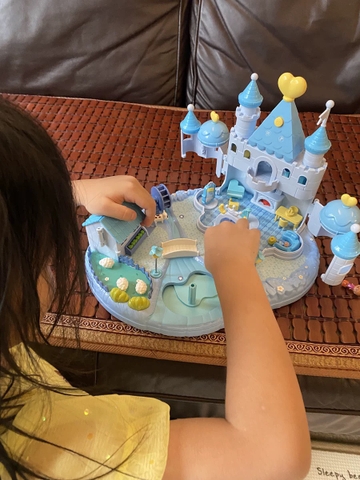 Đồ chơi lâu đài công chúa tuyết elsa có điều khiển từ tính di chuyển búp bê thông minh có đèn nhạc dễ thương cho bé gái