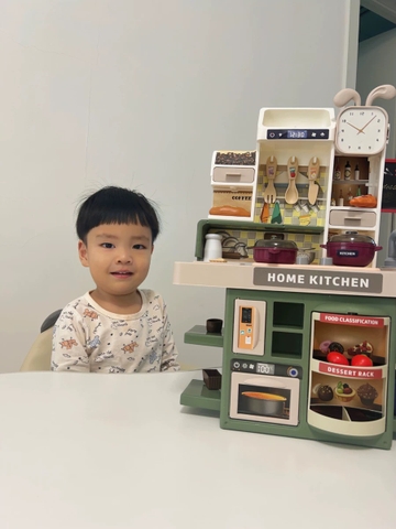 Đồ chơi nhà bếp loại mới Châu Âu cỡ lớn cao 42cm đầy đủ hiệu ứng khói vòi nước kèm nhiều phụ kiện nấu ăn hoa quả cho bé
