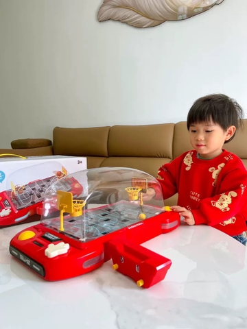 Đồ chơi thi đấu bóng rổ mini có tính điểm rèn luyện tư duy, vận động nhanh nhẹn và tăng tương tác giữa các bé và cha mẹ