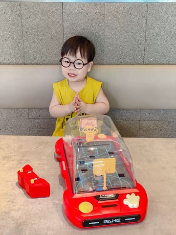 Đồ chơi thi đấu bóng rổ mini có tính điểm rèn luyện tư duy, vận động nhanh nhẹn và tăng tương tác giữa các bé và cha mẹ