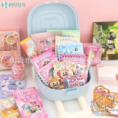 Hộp Quà Bất Ngờ Labubu Dạng Vali Có Tay Cầm, Nhiều Phụ Kiện Ngẫu Nhiên Cho Bé