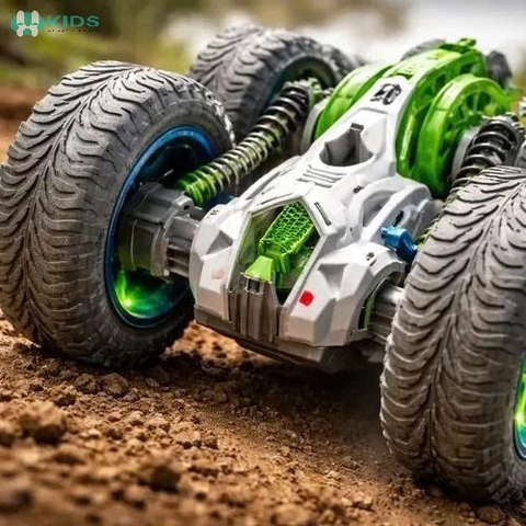 Xe Điều Khiển Từ Xa Xoay 360 Độ, Xe Địa Hình 2.4GHz Phun Sương Có Đèn