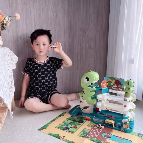 BÃI ĐỖ XE KHỦNG LONG TỰ ĐỘNG – BÉ TRAI NHÌN LÀ MÊ TÍT