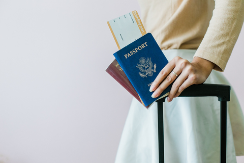 Hộ chiếu là gì? Thủ tục gia hạn hộ chiếu bạn cần biết