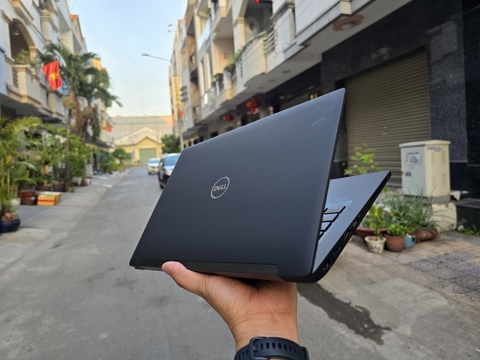 Dell Latitude 7390 – Core i5 8250U, RAM 8 GB, SSD 256GB, Màn hình 13.3 inch FullHD IPS