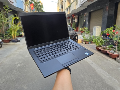 Dell Latitude 7390 – Core i5 8250U, RAM 8 GB, SSD 256GB, Màn hình 13.3 inch FullHD IPS