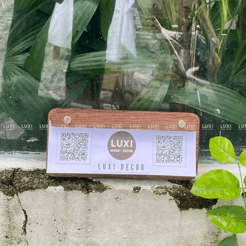 THẺ GỖ KẸP THÔNG TIN MẪU MỚI NHẤT 2025 - LUXI DECOR