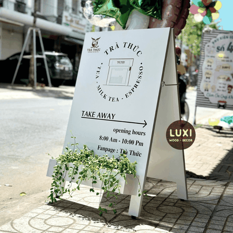 STANDEE IN MỘT MẶT CÓ KỆ TRỒNG HOA THÍCH HỢP MỌI KHÔNG GIAN - LUXI DECOR