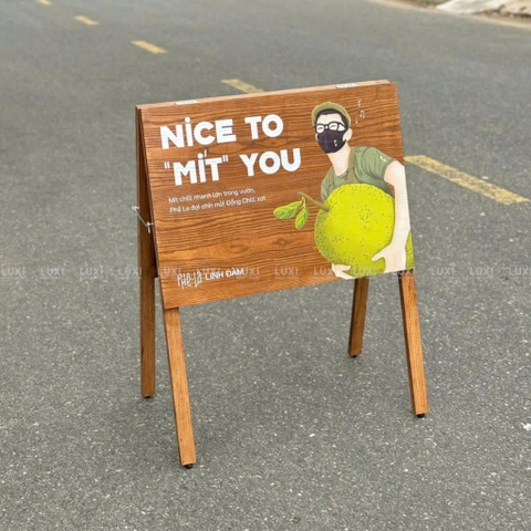 STANDEE GỖ NHỎ GỌN TIỆN LỢI - LUXI DECOR