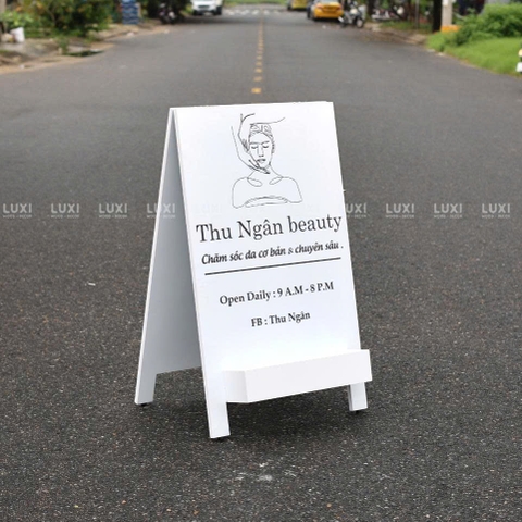 STANDEE IN MỘT MẶT CÓ KỆ TRỒNG HOA THÍCH HỢP MỌI KHÔNG GIAN - LUXI DECOR