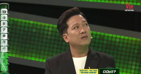 Câu đố Tiếng Việt: 'Lá gì luôn mọc sánh đôi, hít thở khí trời nhưng chẳng xanh tươi?' - Trả lời đúng xứng đáng được 10 điểm