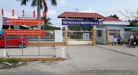 Một trường học ở Cà Mau lạm thu trên 1,1 tỉ đồng