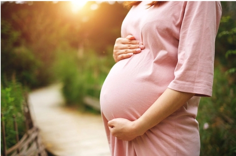 Mẹ bầu nên bổ sung vitamin và khoáng chất vào tháng thứ mấy của thai kỳ?