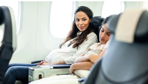 Mẹ bầu đi máy bay nhớ 4 mẹo này để có chuyến đi an toàn, vui vẻ