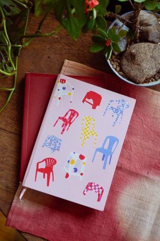 Sổ A5 Dot Mai Lê x Líu Lô ghế nền hồng 100gsm / 120 page