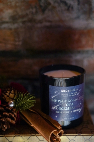 Nến Lilou 300g The Pale Gold Light Of A December Sky (Maple Syrup & Pancakes) - WHISPERS OF THE STARS