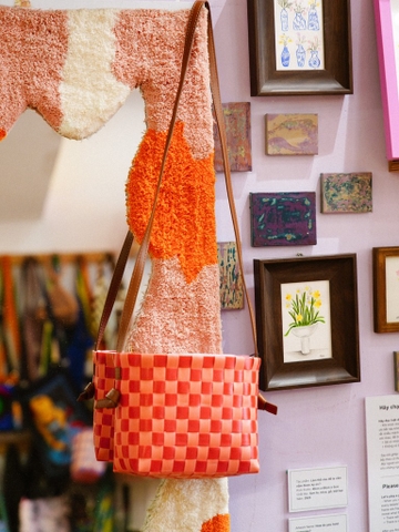 Làn đeo chéo quai da Líu Lô đỏ hồng