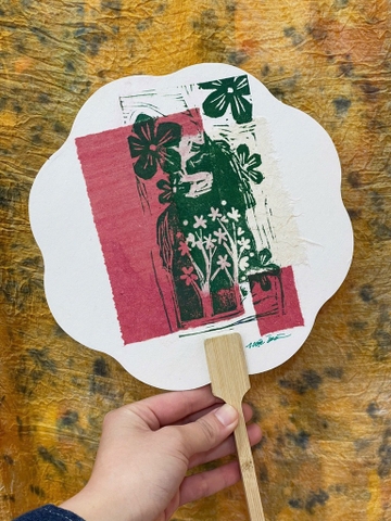 Quạt in tay Mộc Trà ngựa hoa lê 280