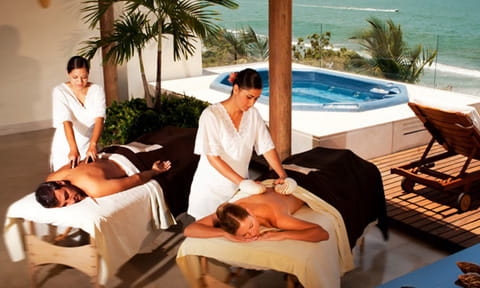 Nghỉ dưỡng kết hợp massage thư giãn với đá nóng