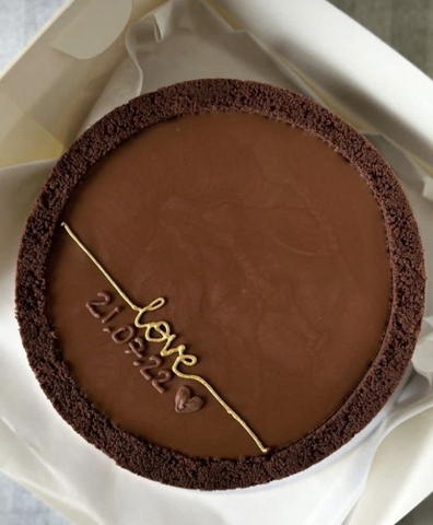 Bánh kem tiramisu nền bánh choco Royall size 18cm