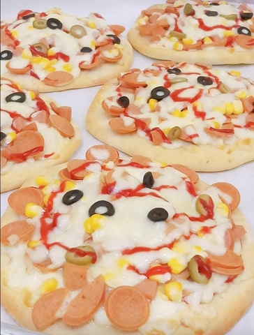 Pizza xúc xích bắp trái oliu