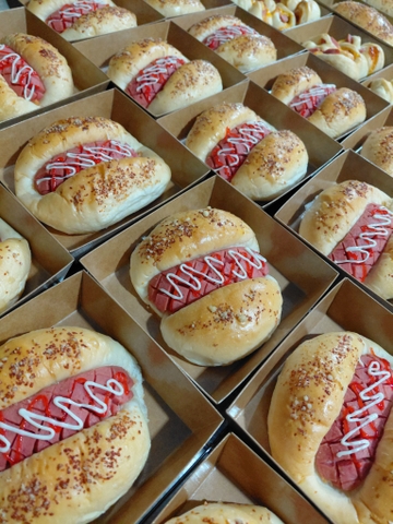 Bánh mì xúc xích phomai