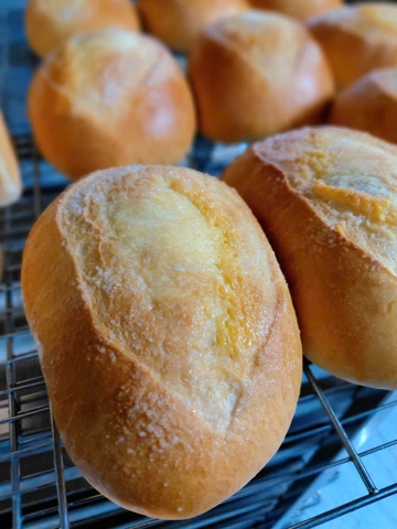 Bánh mì bơ Pháp (bánh mì bơ đường)