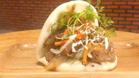 Bánh bao kẹp bò xào Đài Loan