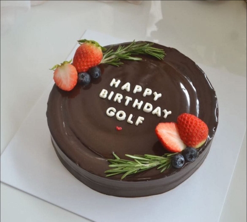 Bánh kem socola dâu tây cốt Royal size 18cm