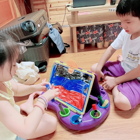 Bảng vẽ 2 in1 Little Brian (gồm bảng trắng, bảng đen và màu vẽ)
