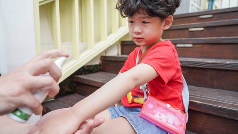 [Không hộp] Xịt chống muỗi và côn trùng an toàn cho em bé và phụ nữ mang thai | 20% Picaridin - Hương hoa nhẹ | 100ml | Skin Technology