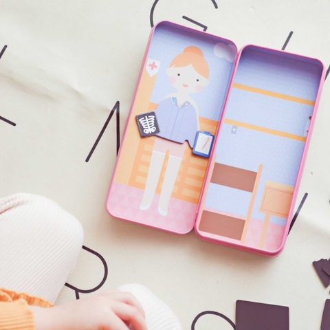 Hộp bút kèm mảnh ghép nam châm _ Y tá